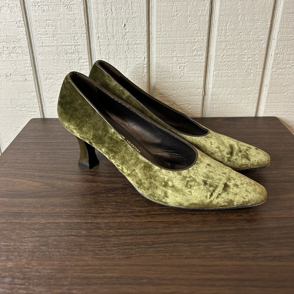 Salvatore Ferragamo Green Textured Classic Pumps, size 9B. Some wear on soles.